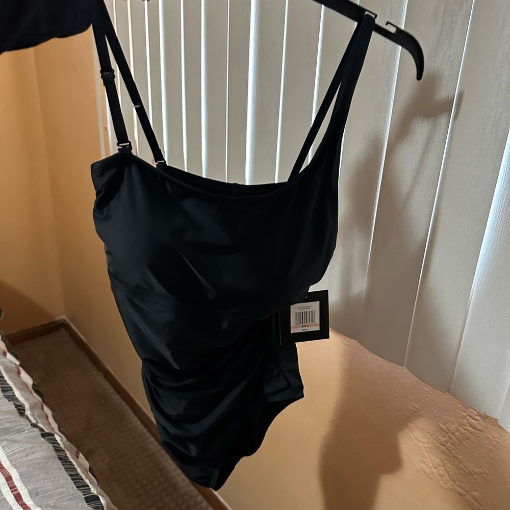 Allen Tracy swimsuit color black, size 10 , New .
